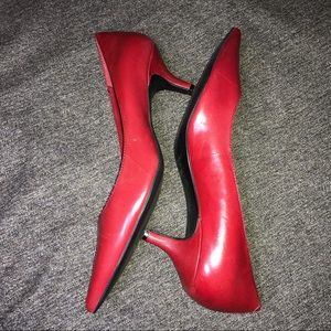 NINE WEST Red Leather Pointy-Toed Heels. EUC